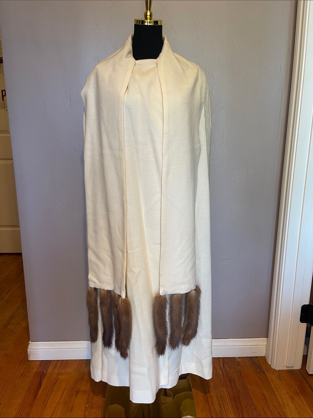 Vintage C'est Simone Cream Wool Mink Tail Cape